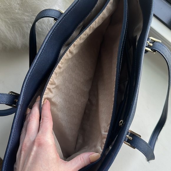 Michael Kors Jet Set Navy Tote - Picture 7 of 10
